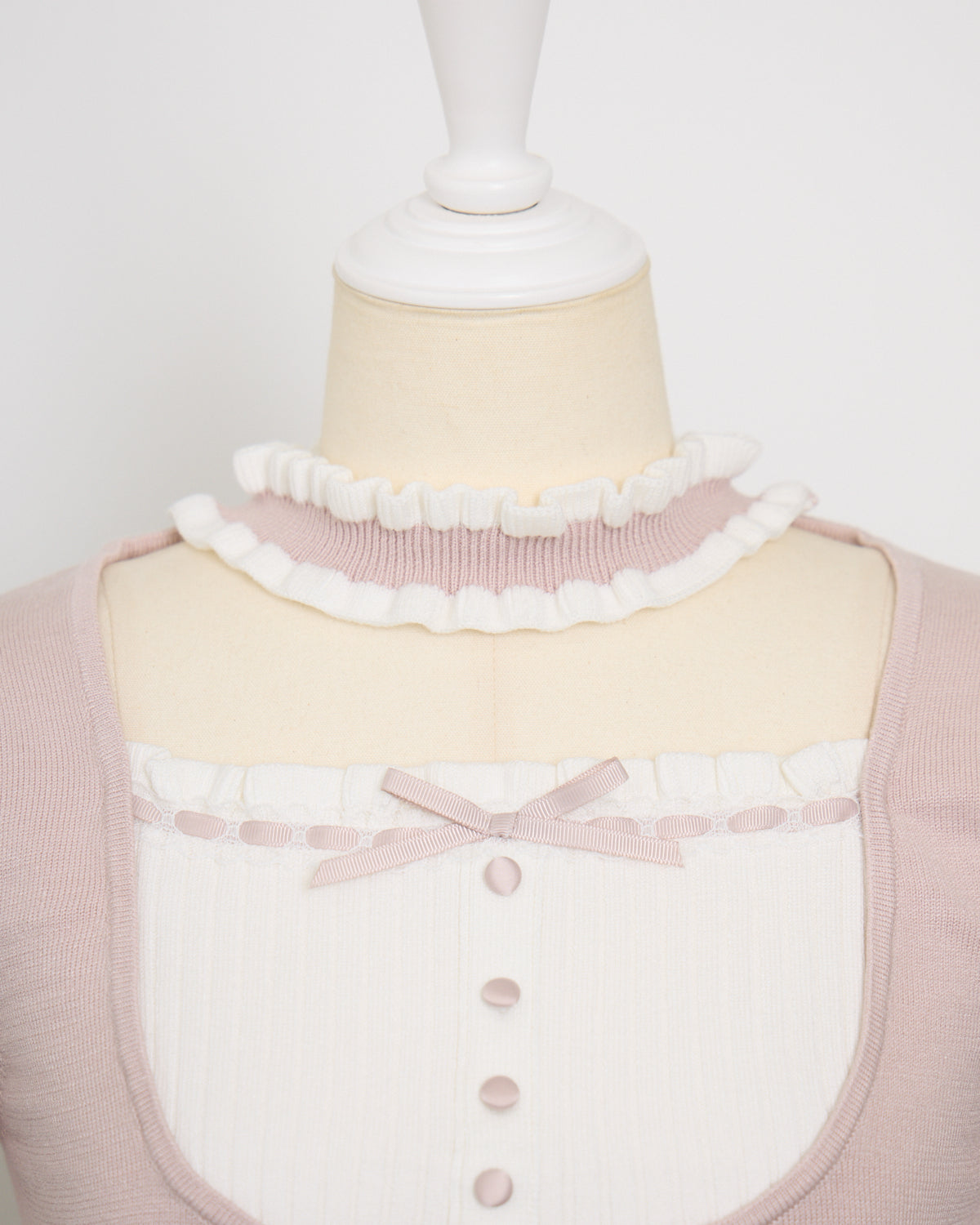 チョーカーフリルヨーク切替ニット