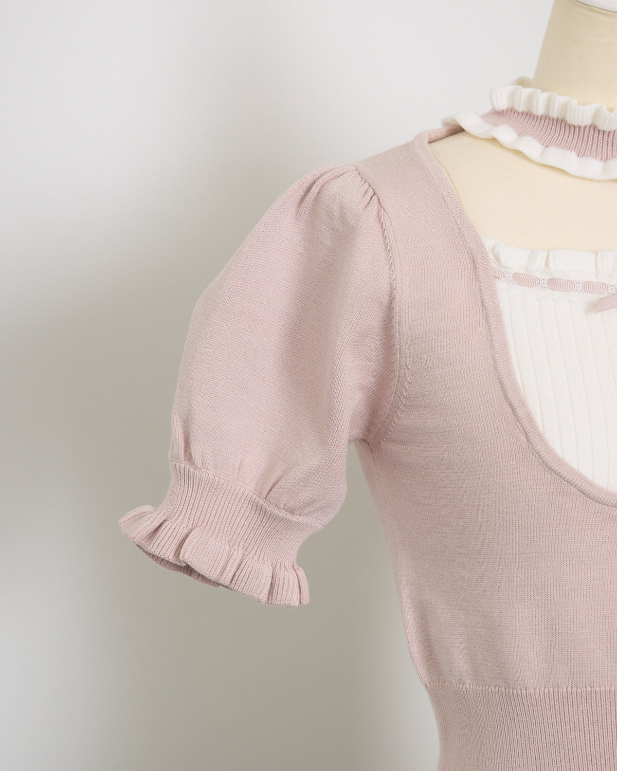 チョーカーフリルヨーク切替ニット