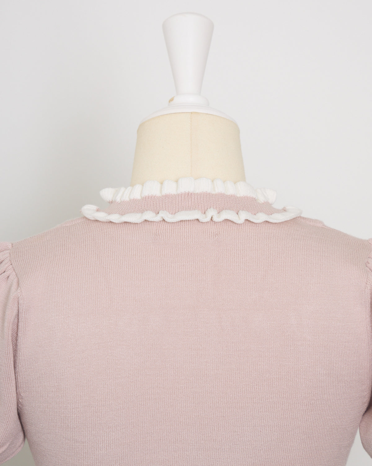 チョーカーフリルヨーク切替ニット