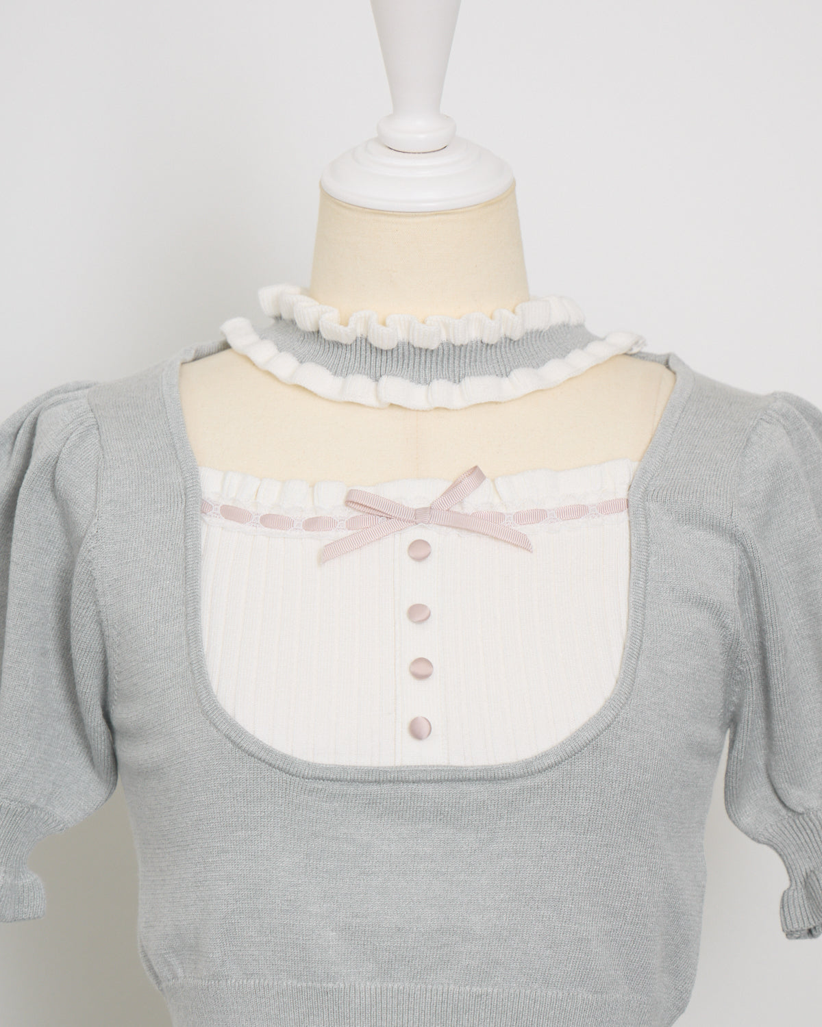チョーカーフリルヨーク切替ニット