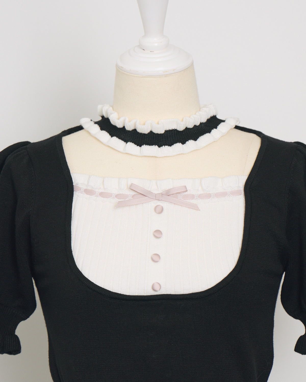 チョーカーフリルヨーク切替ニット