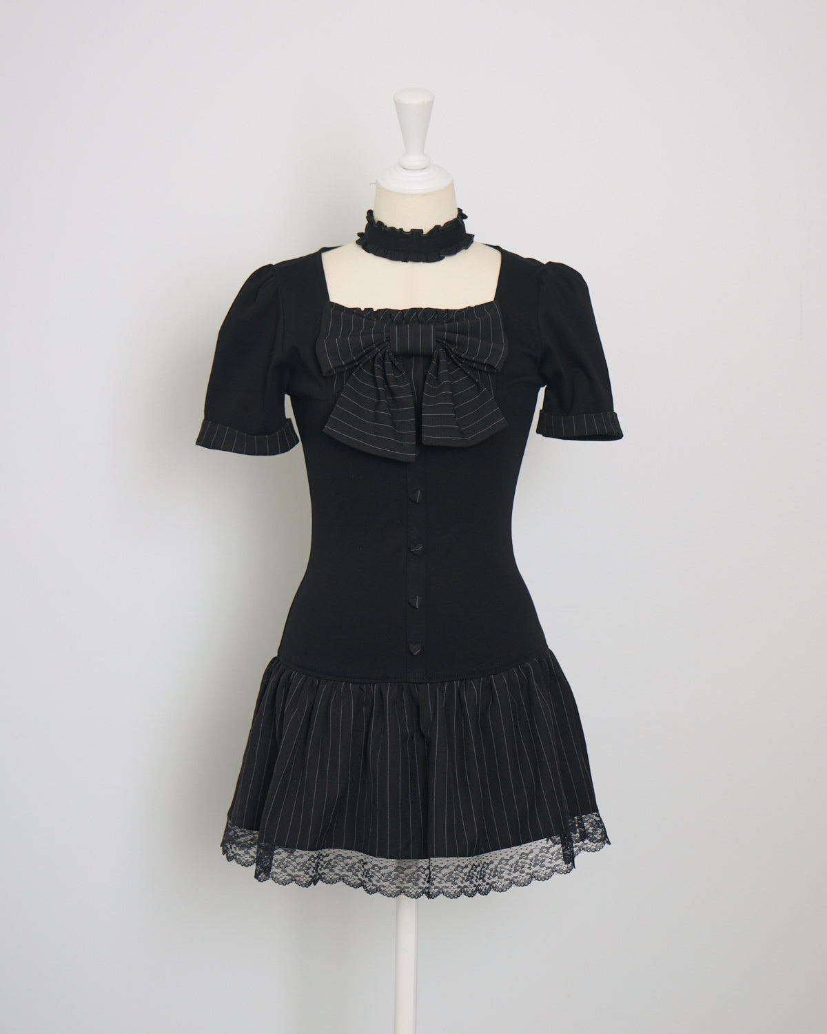 チョーカーリボンバイカラーカットワンピース – pium