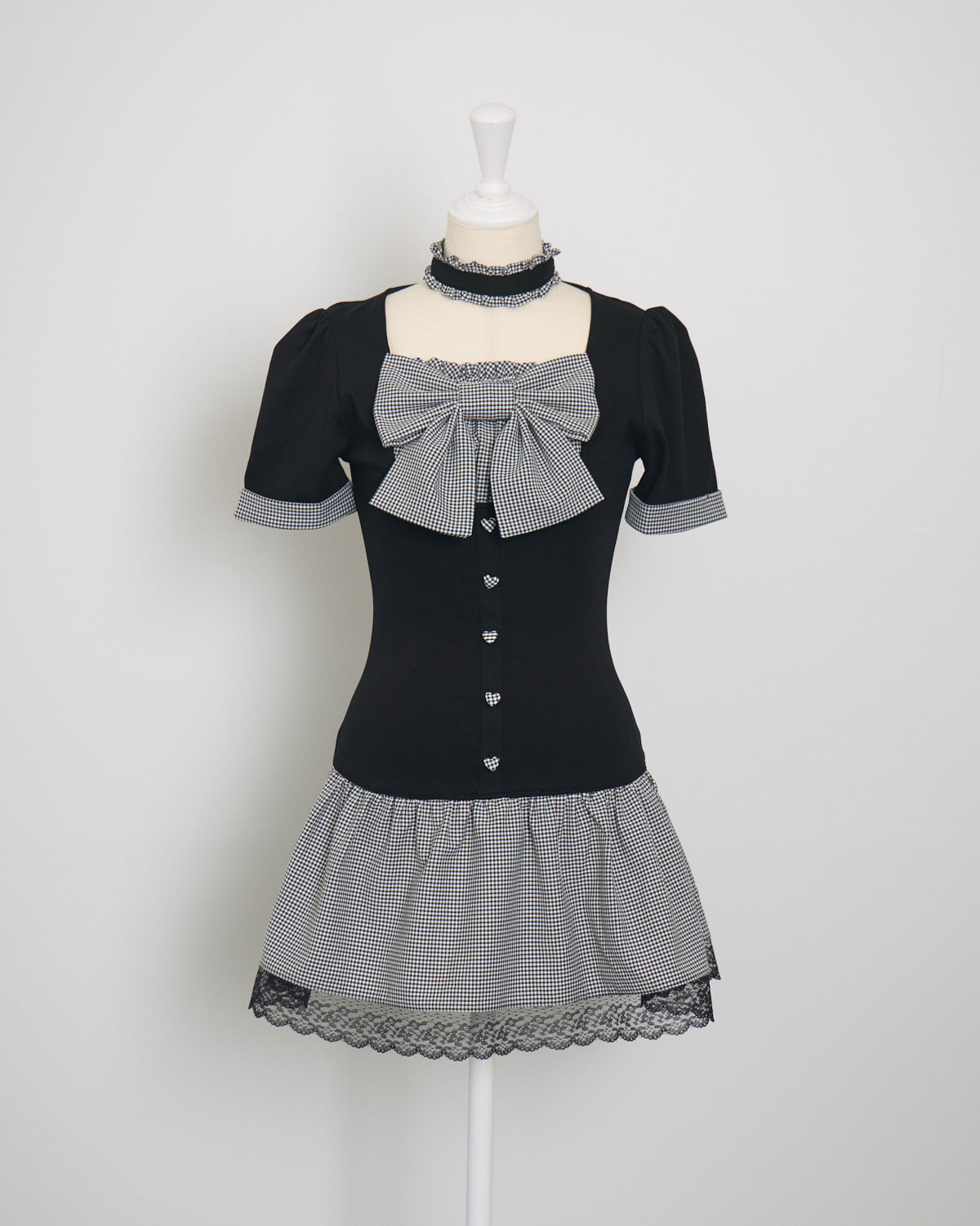 【新品】チョーカーリボンバイカラーカットワンピース ブラック×ピンク pium チョーカーリボンバイカラーカットワンピース – pium