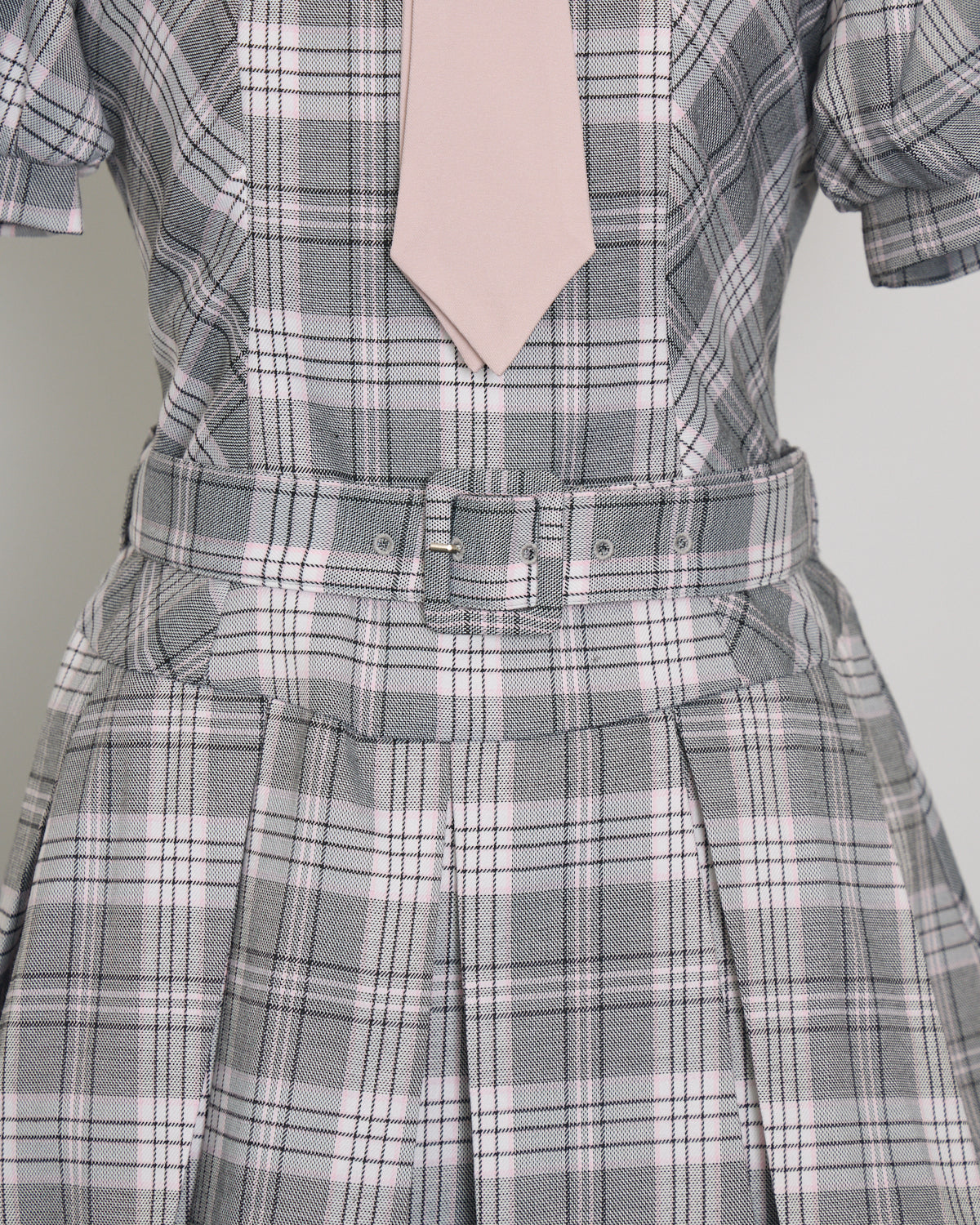 ネクタイ付きプリーツ半袖セットアップ