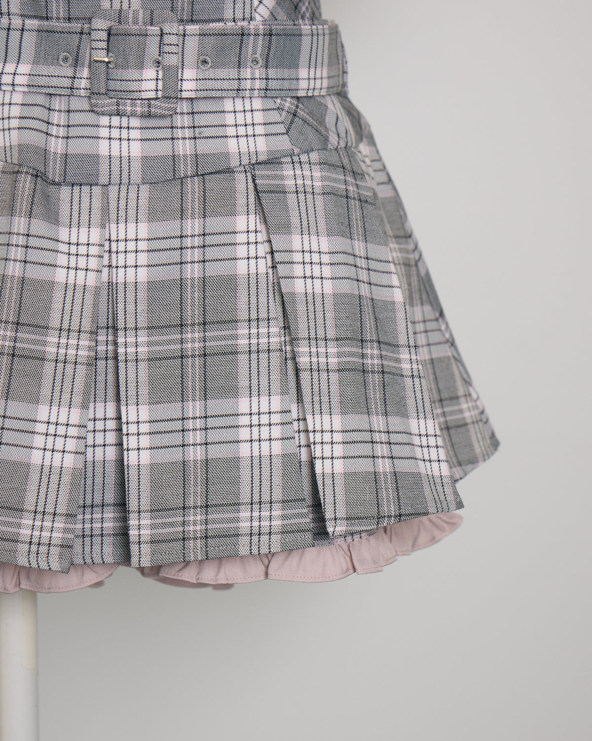 ネクタイ付きプリーツ半袖セットアップ