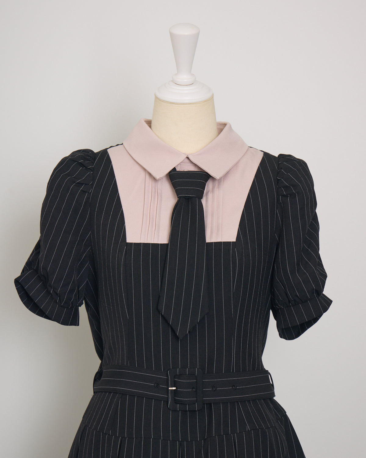 ネクタイ付きプリーツ半袖セットアップ