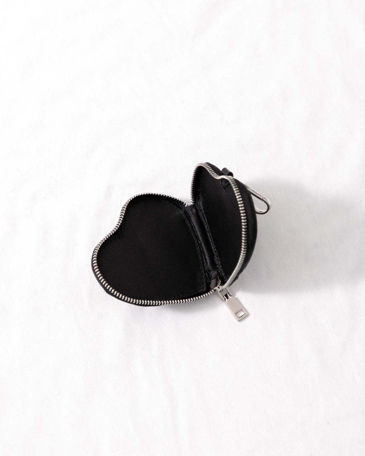 ハートポーチ付きモノグラムスクエアポシェット