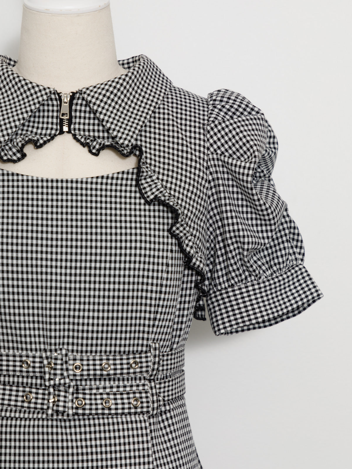 ダブルベルトカットアウトワンピース