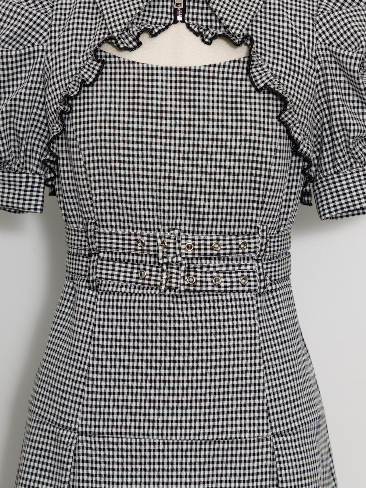 ダブルベルトカットアウトワンピース