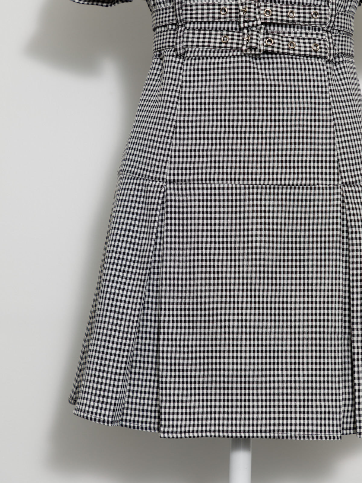 ダブルベルトカットアウトワンピース