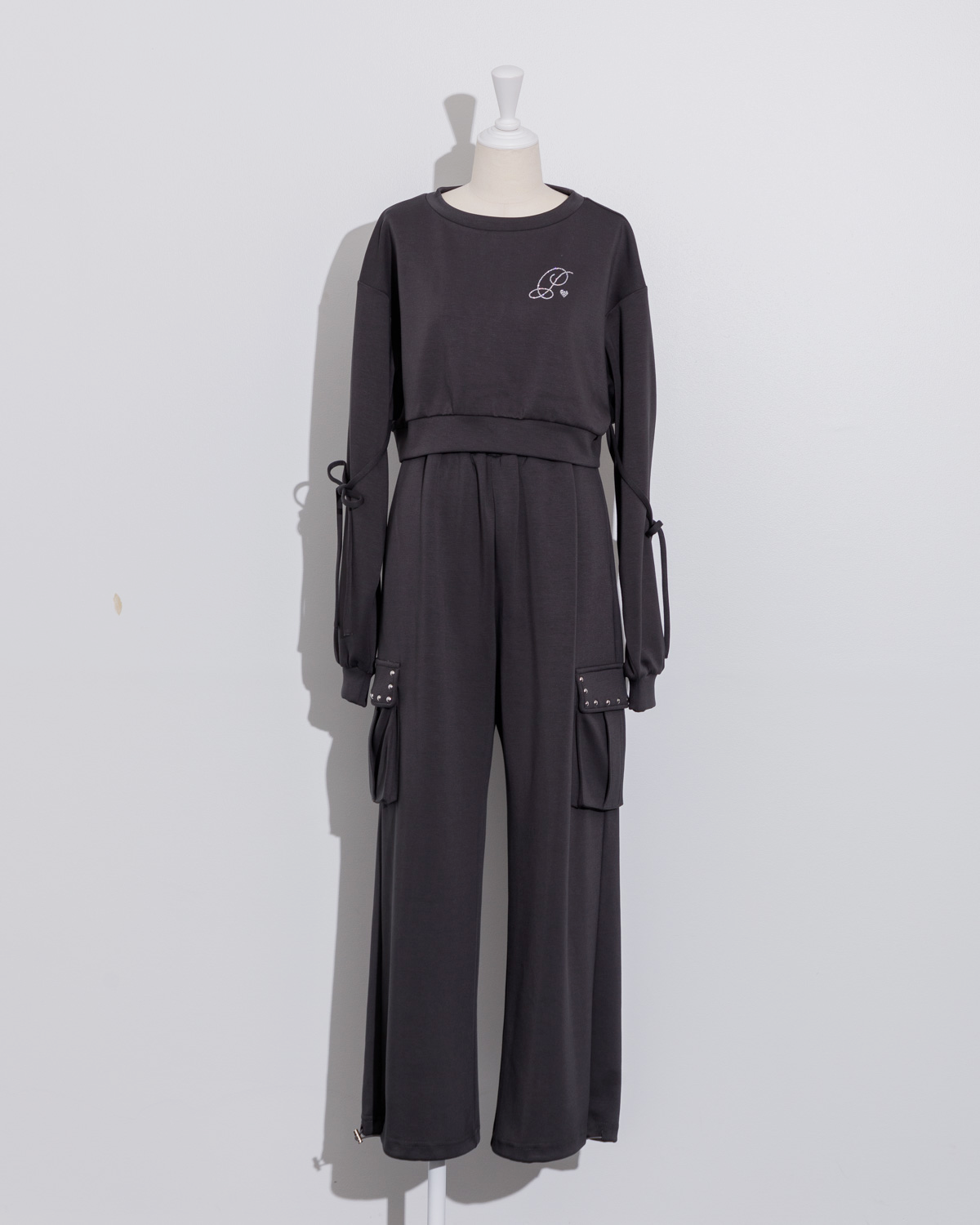 カラー:チャコール