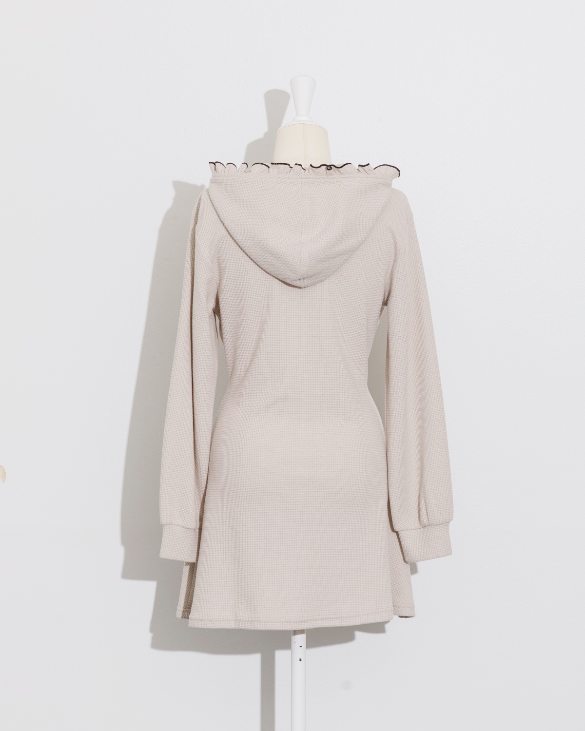 pium フリルフードワッフルカットワンピース フリルフードワッフルカットワンピース – pium