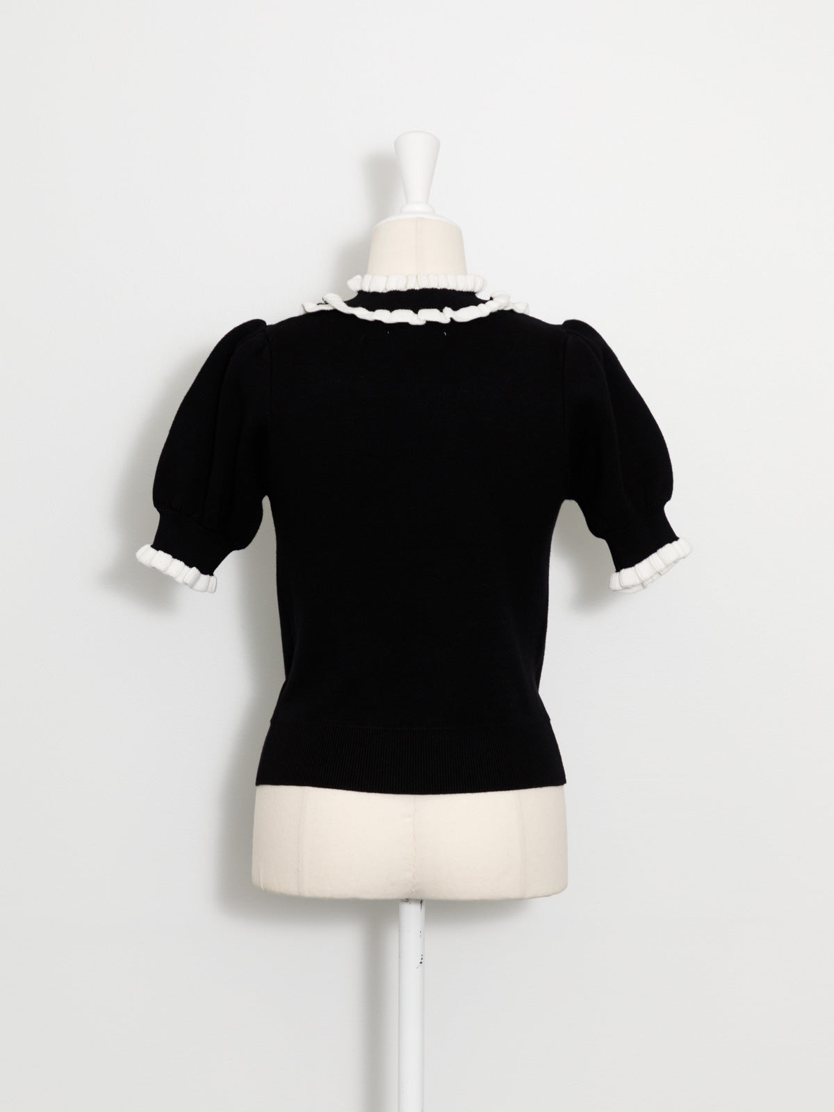フリルチョーカーパフスリーブニット