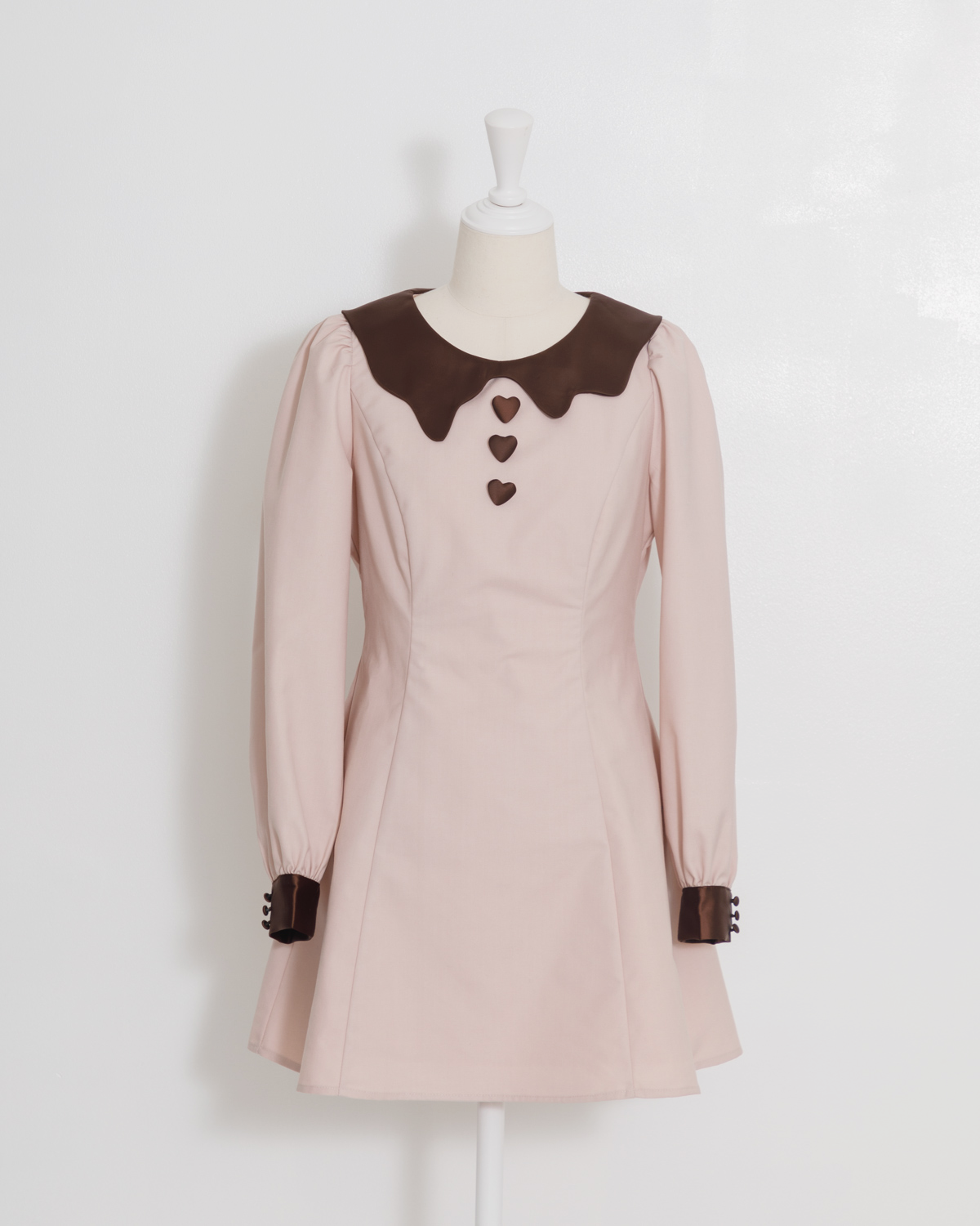 pium melty chocolate フリルエプロンワンピース ブラック melty chocolate フリルエプロンワンピース – pium