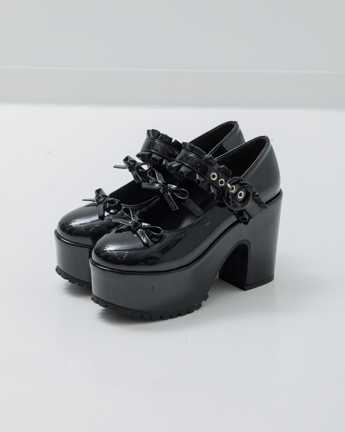 ダブルリボンエナメルパンプス