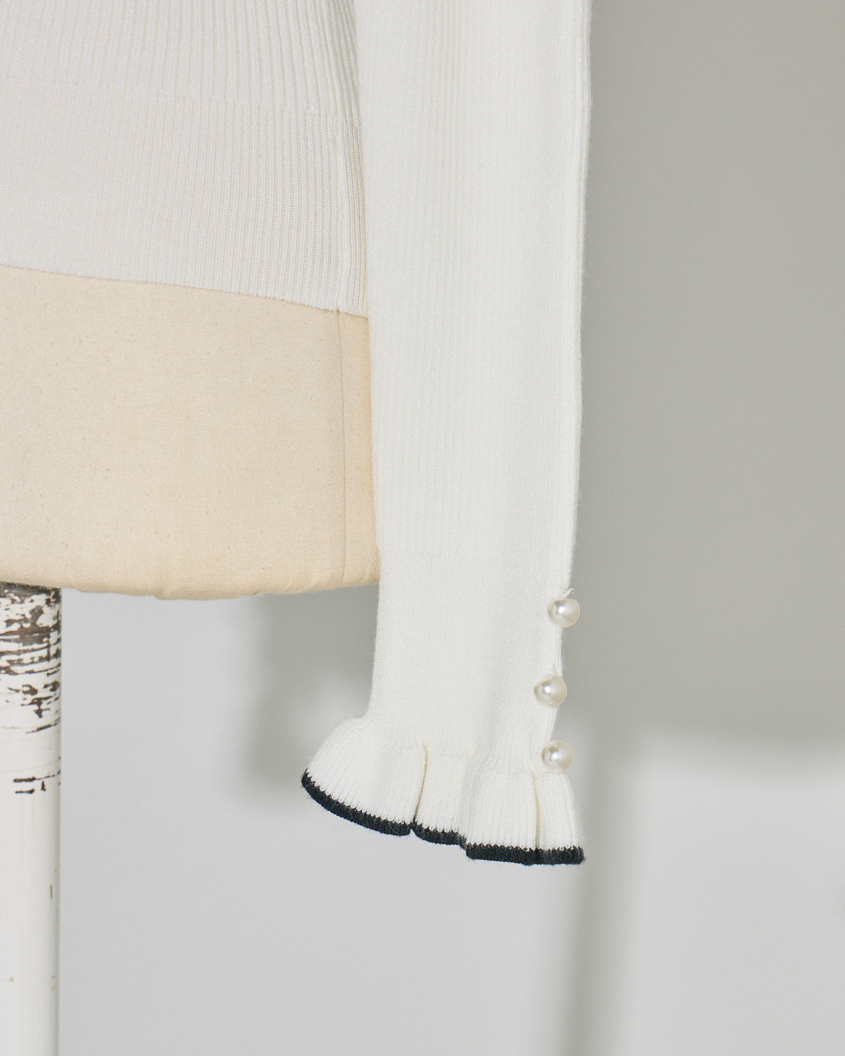 フリルハイネックニットトップス