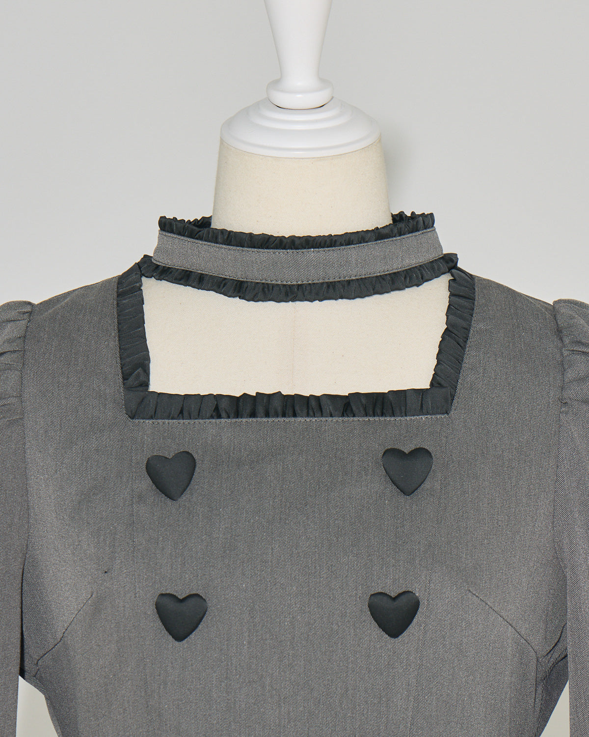 チョーカーフリルハートボタン長袖セットアップ