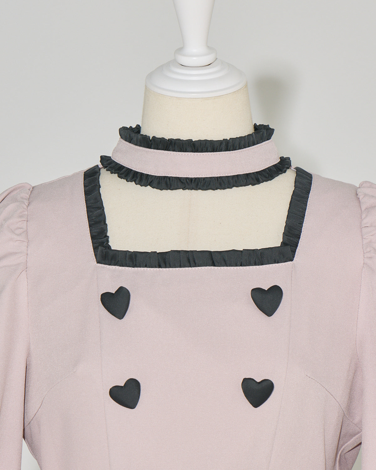 チョーカーフリルハートボタン長袖セットアップ