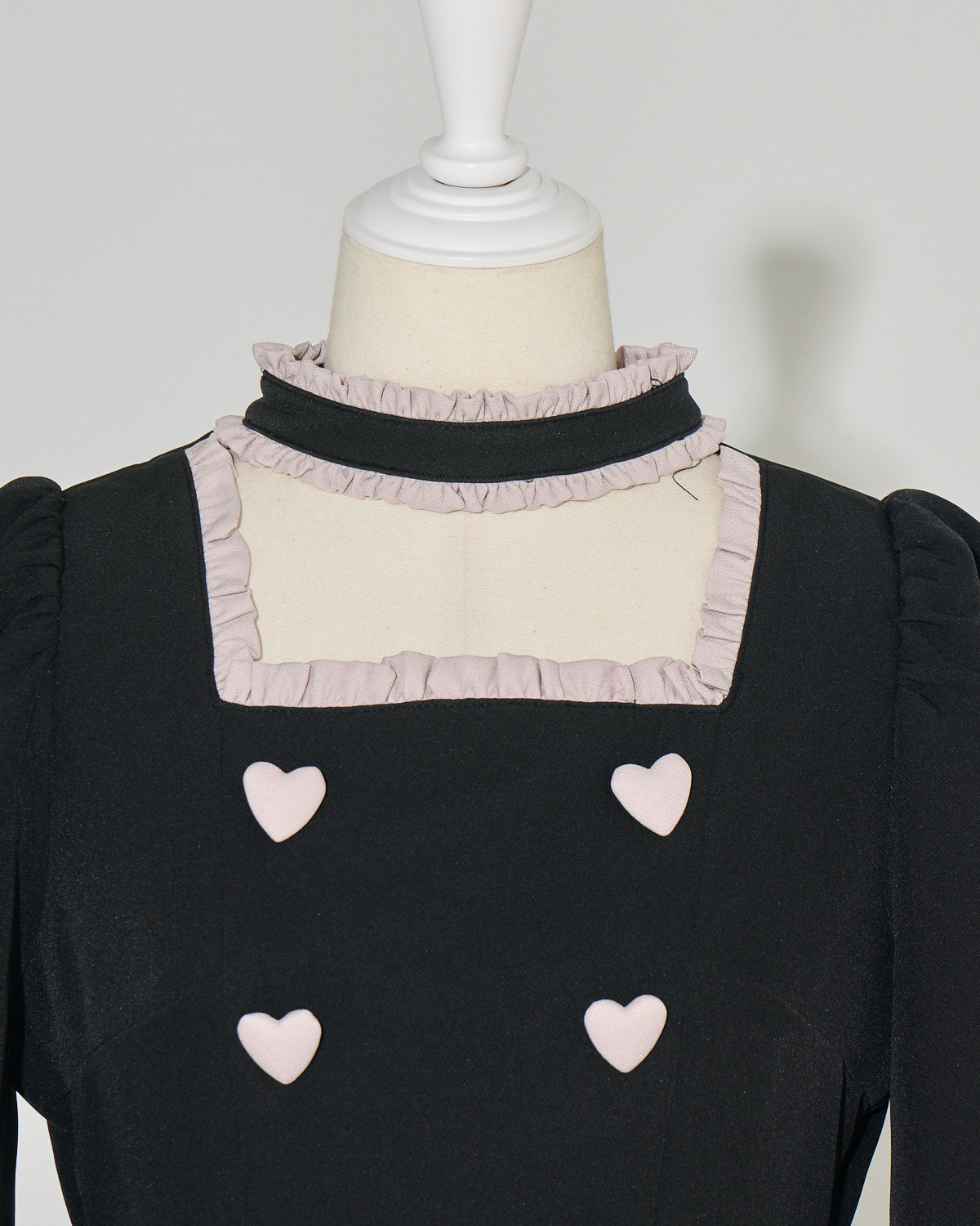 チョーカーフリルハートボタン長袖セットアップ