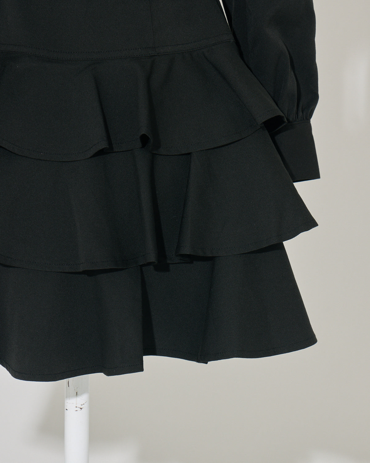 ティアードフリル長袖ミニワンピース