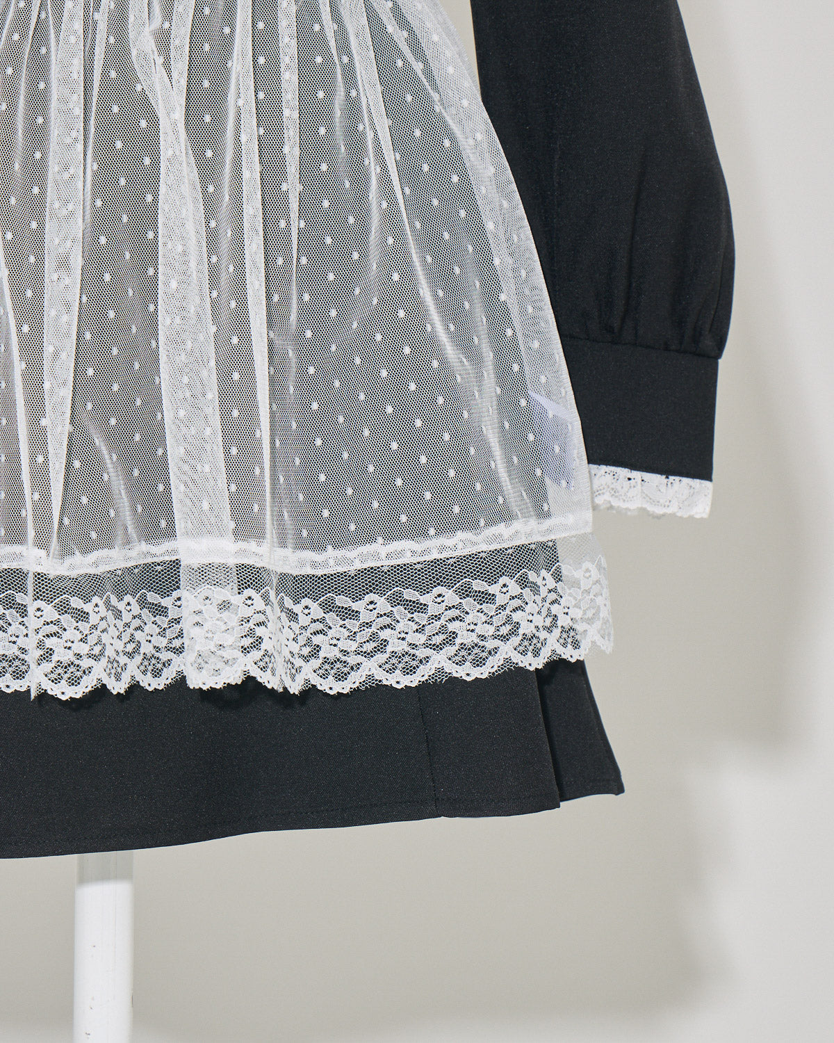 チュールエプロン付きドーリーワンピース