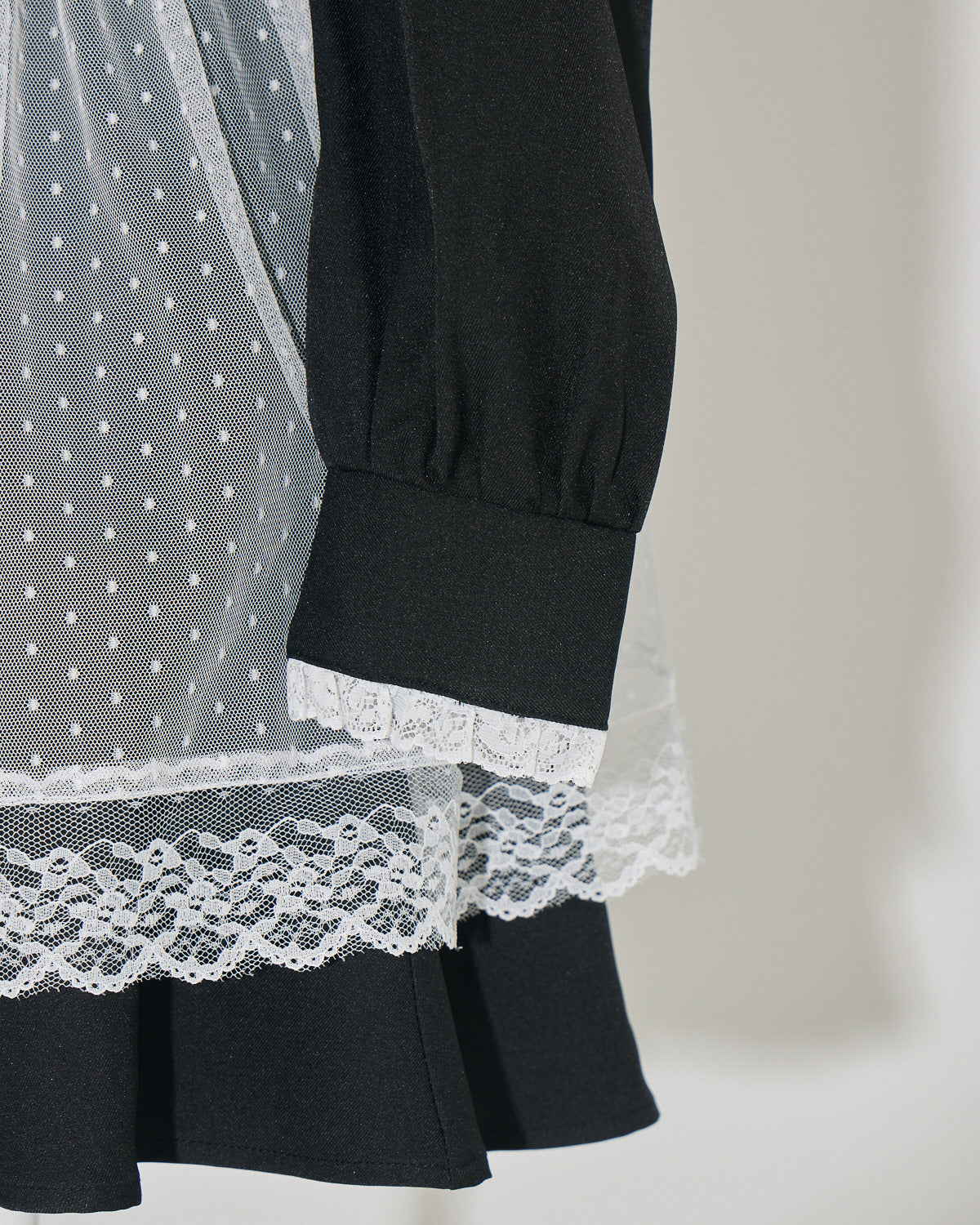 チュールエプロン付きドーリーワンピース