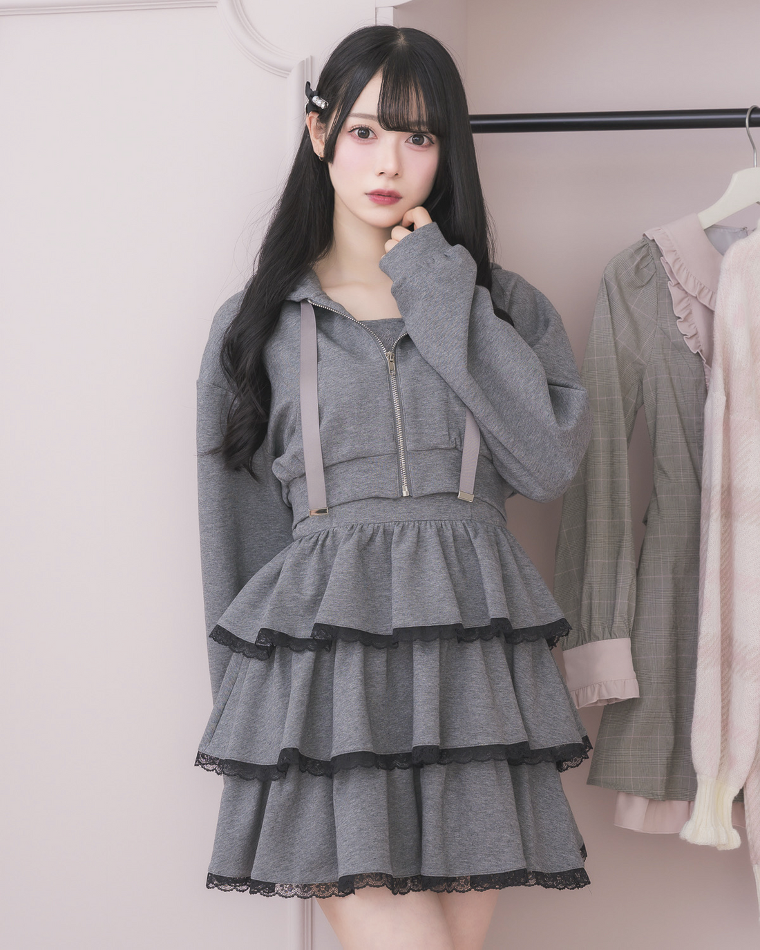 モデル身長：155cm/着用カラー : グレー