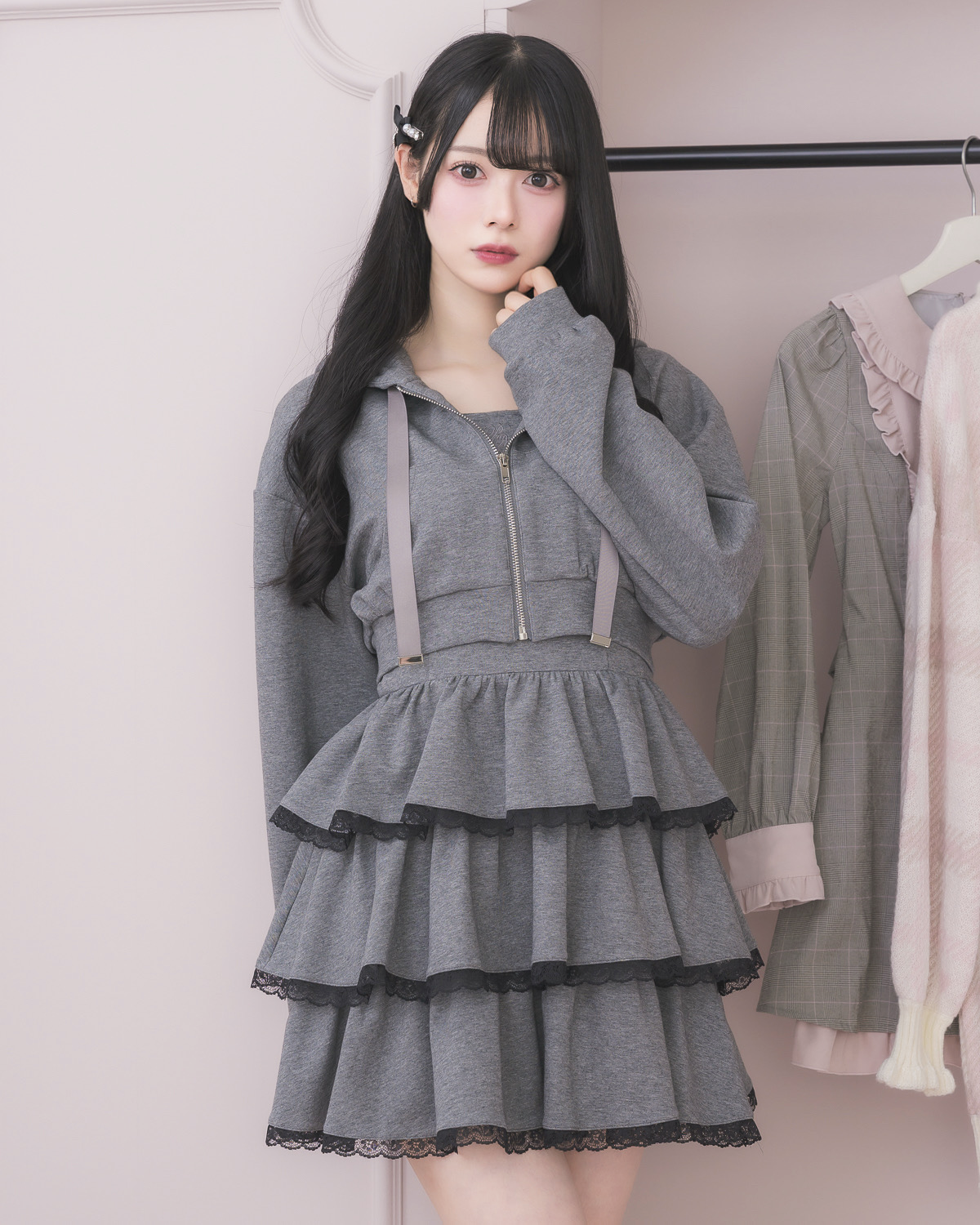 モデル身長：155cm/着用カラー : グレー