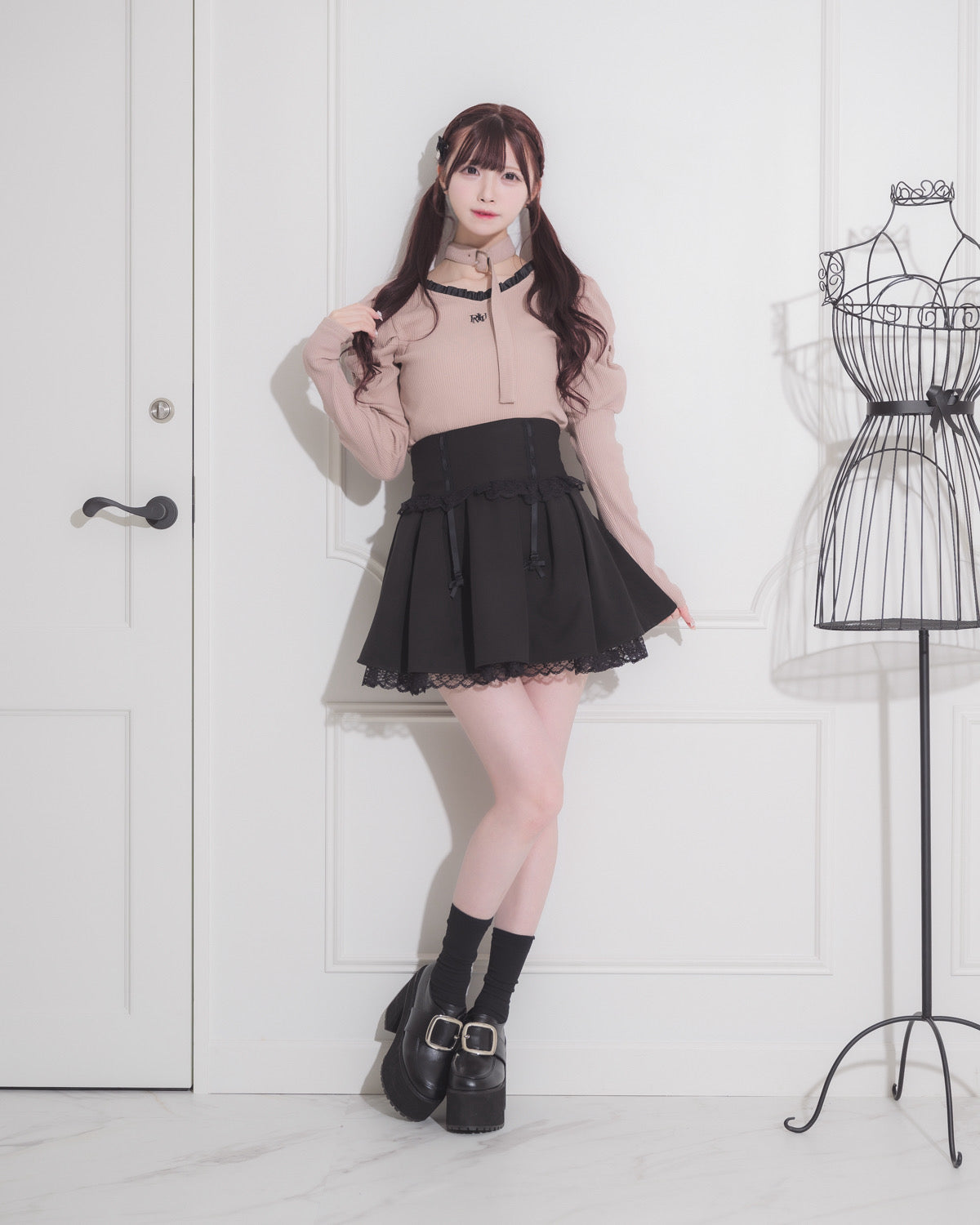 チョーカーベルトフリルカットソー