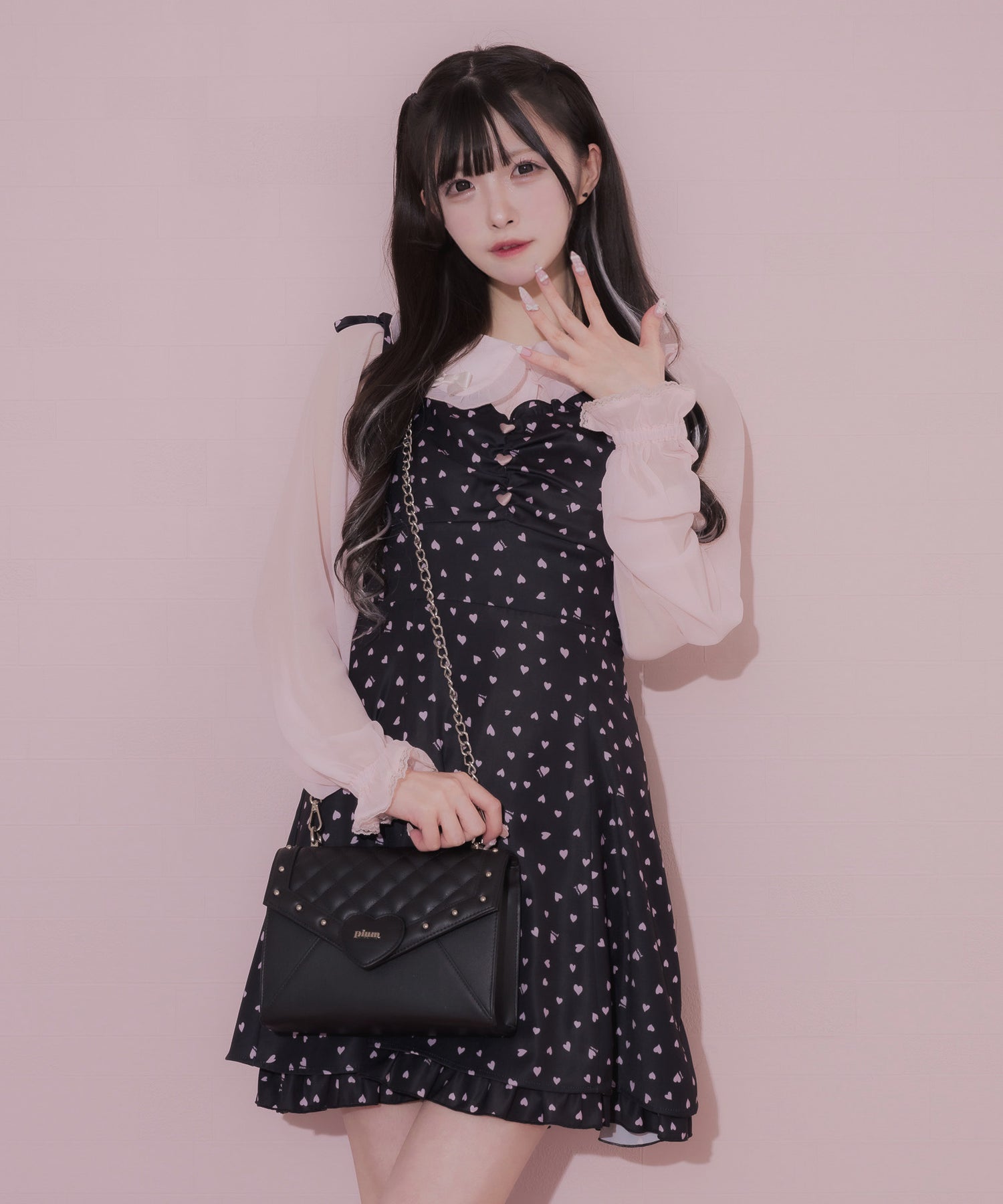 モデル身長:161cm/着用カラー:ブラック×ピンク