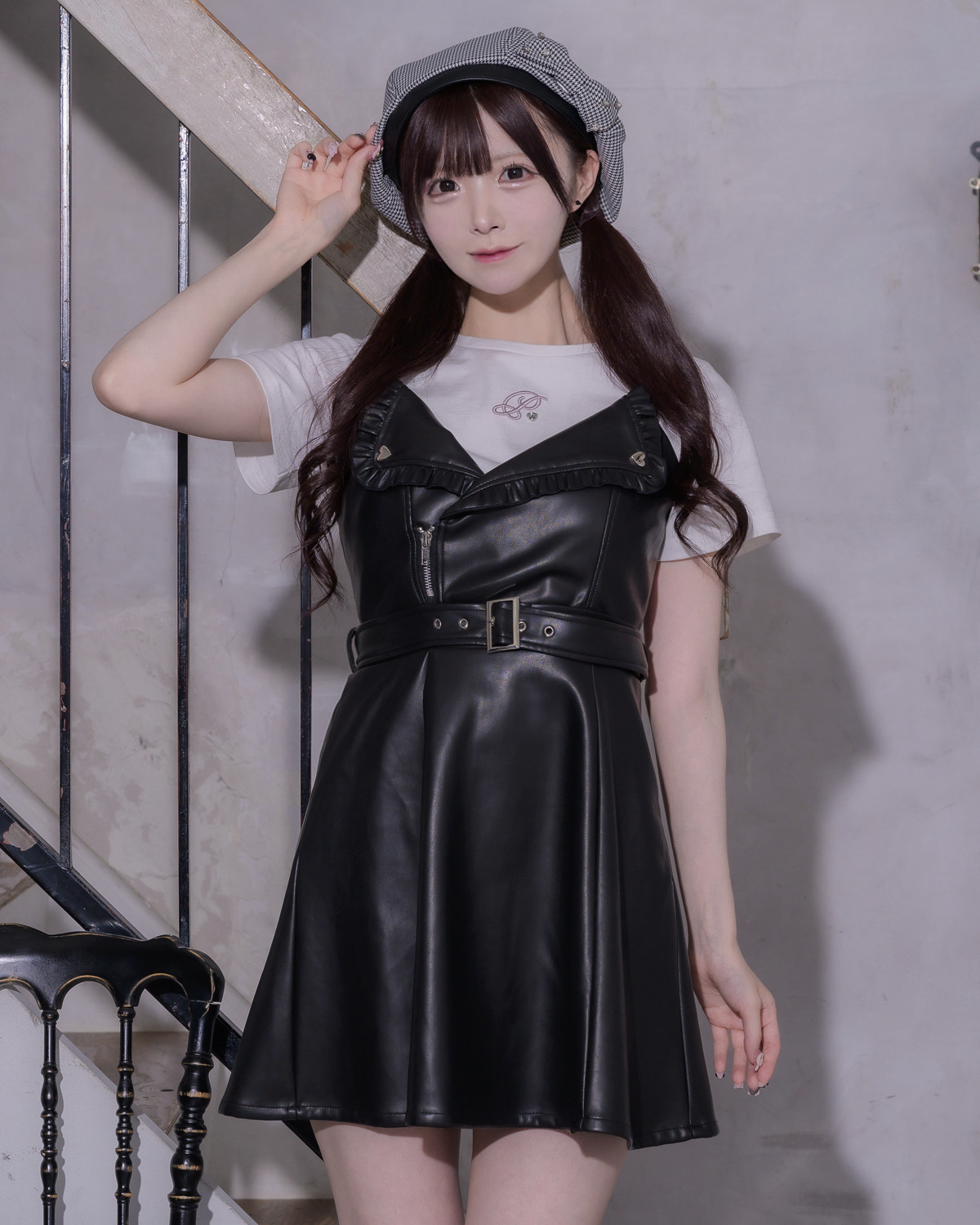 モデル身長:161cm/着用カラー:ブラックレザー