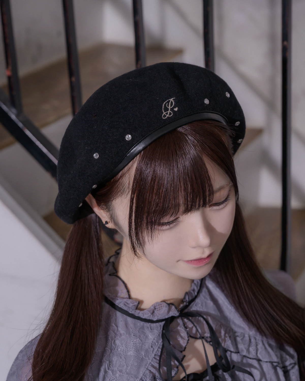 Pium ベレー帽 piumロゴビジュースタッズベレー