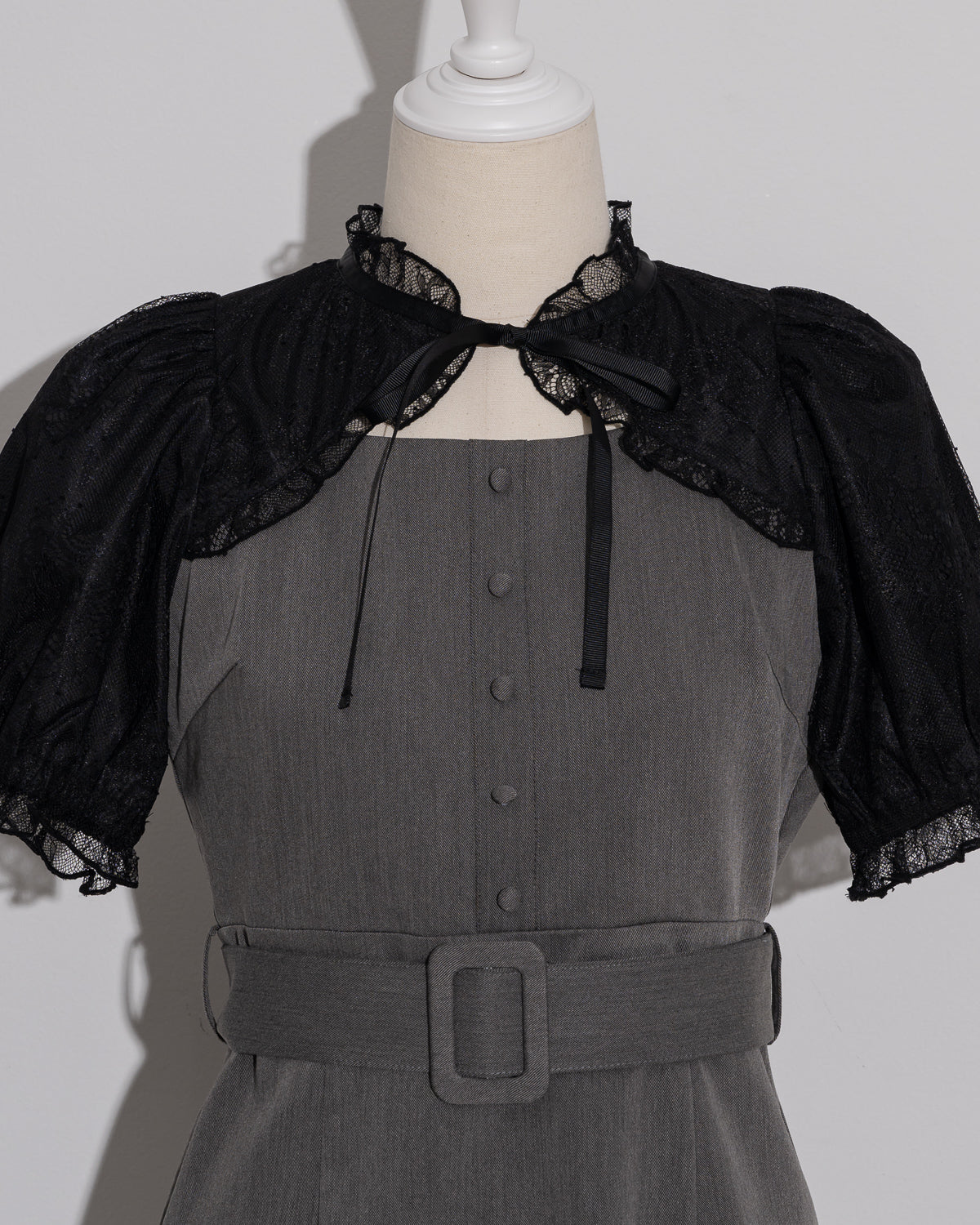 レースケープベルトミニワンピース