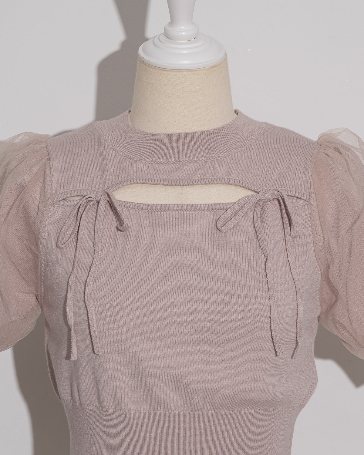 カットアウトチュールスリーブニット