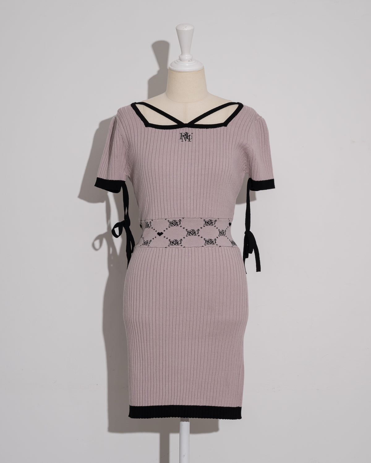 カラー:ピンク×ブラック