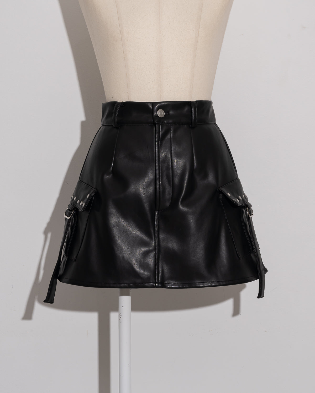 カラー:ブラックレザー