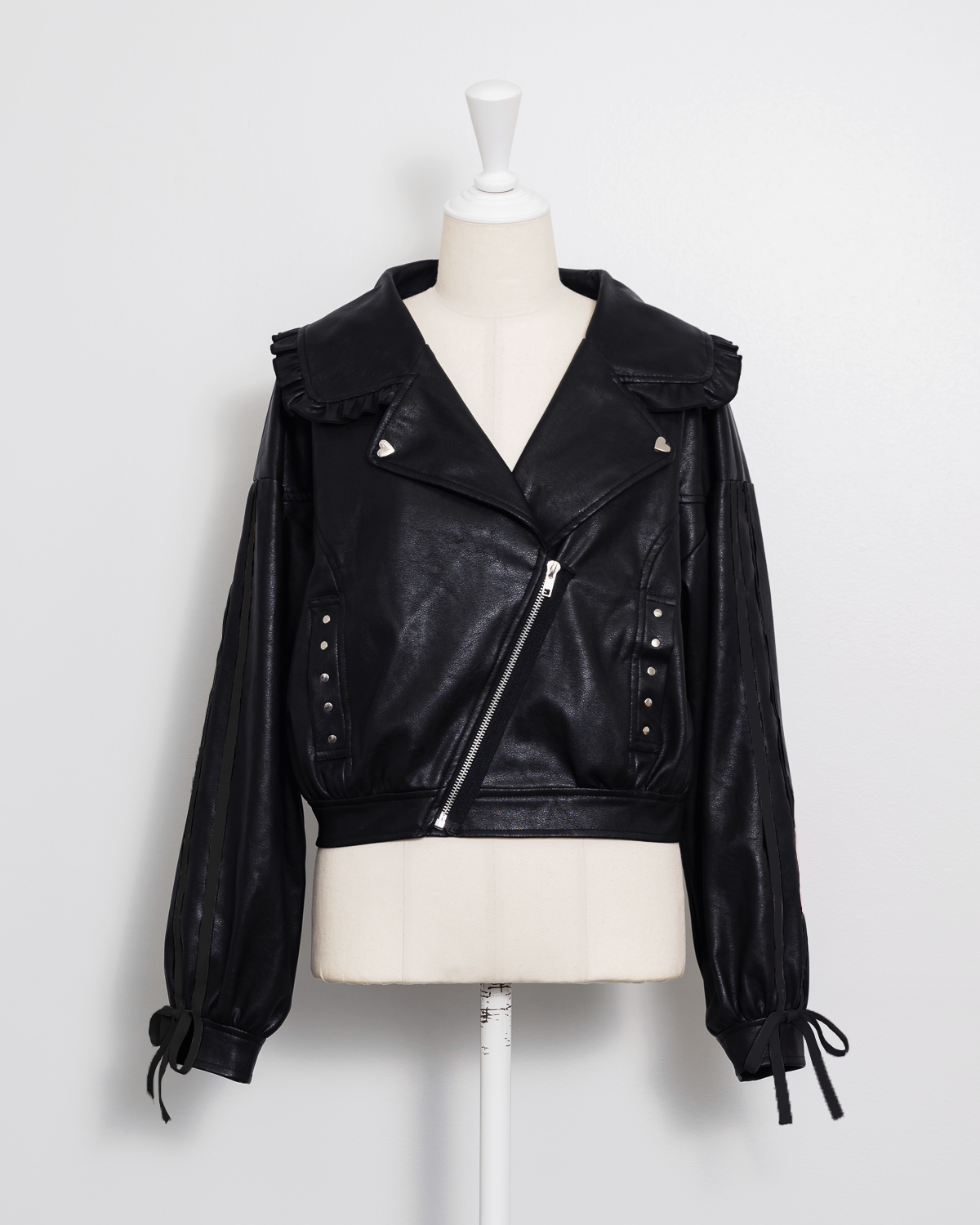 pium フリル付きブラックレザージャケット 美品 pium フリル付きブラックレザージャケット 美品