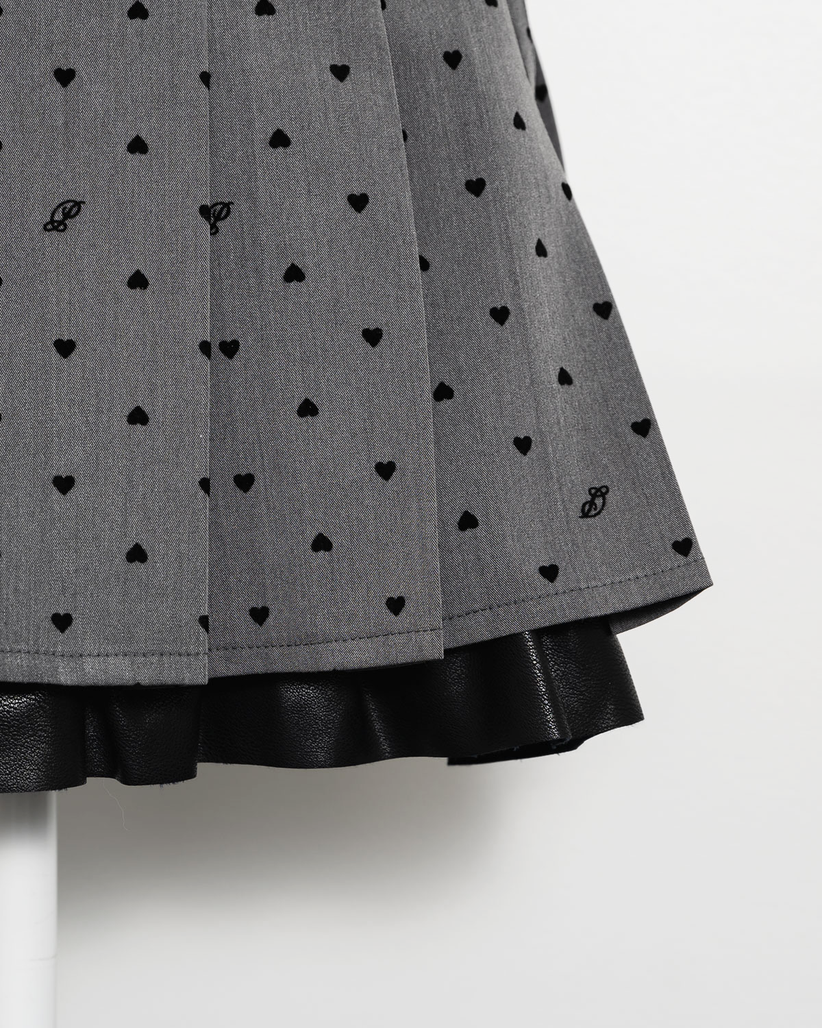 piumハートフロッキープリーツミニスカート