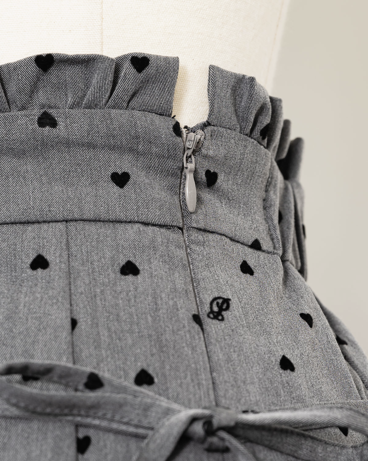 piumハートフロッキープリーツミニスカート