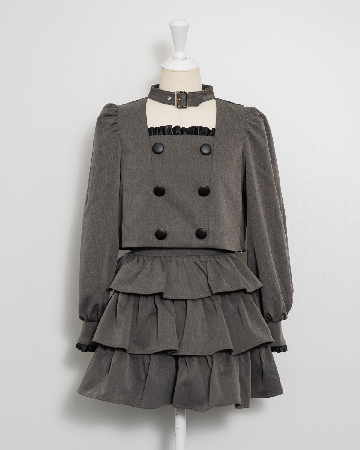 チョーカーベルトフリルトップス