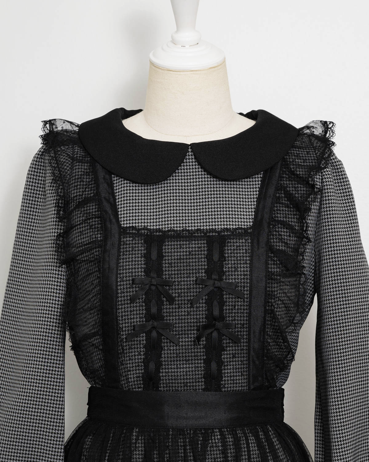 チュールエプロン付き丸襟ワンピース