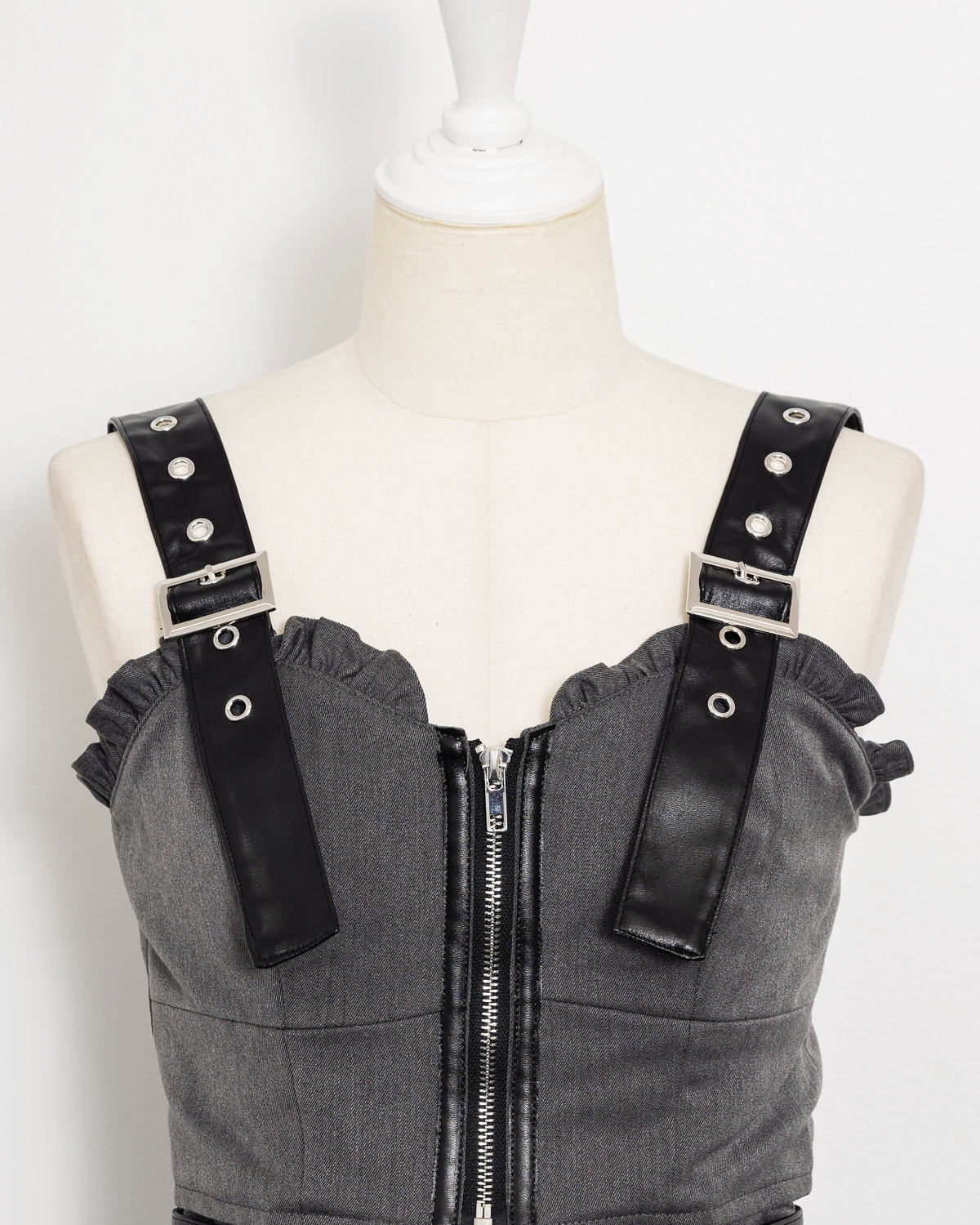 レザーベルトビスチェセットアップ