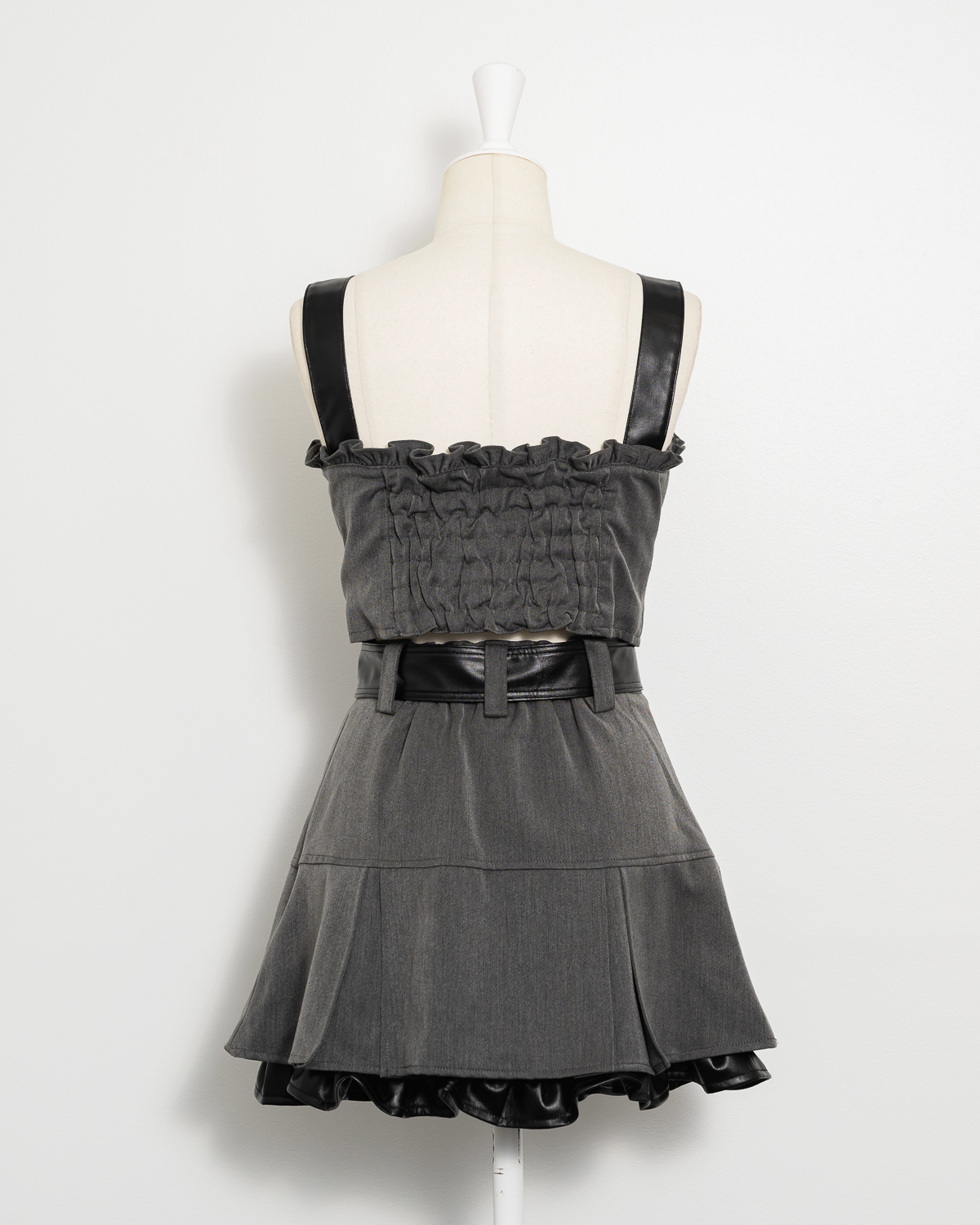 レザーベルトビスチェセットアップ