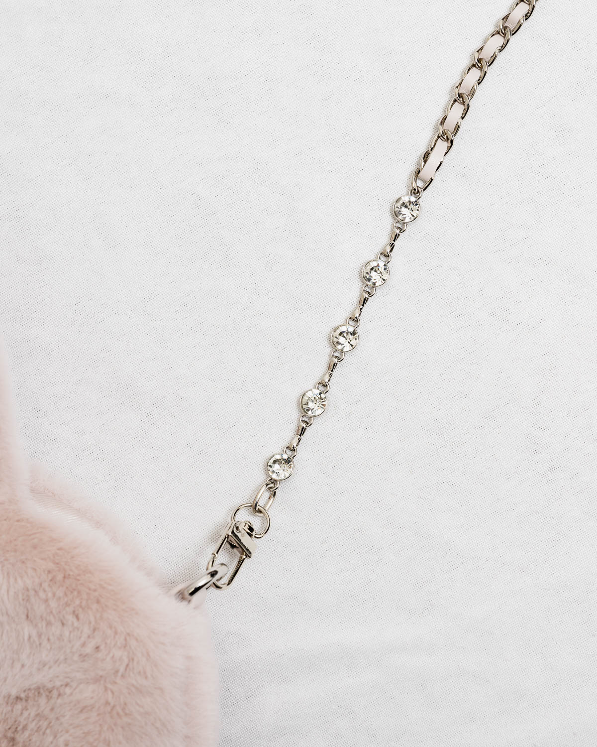 ビジューロゴハート型ファーバッグ