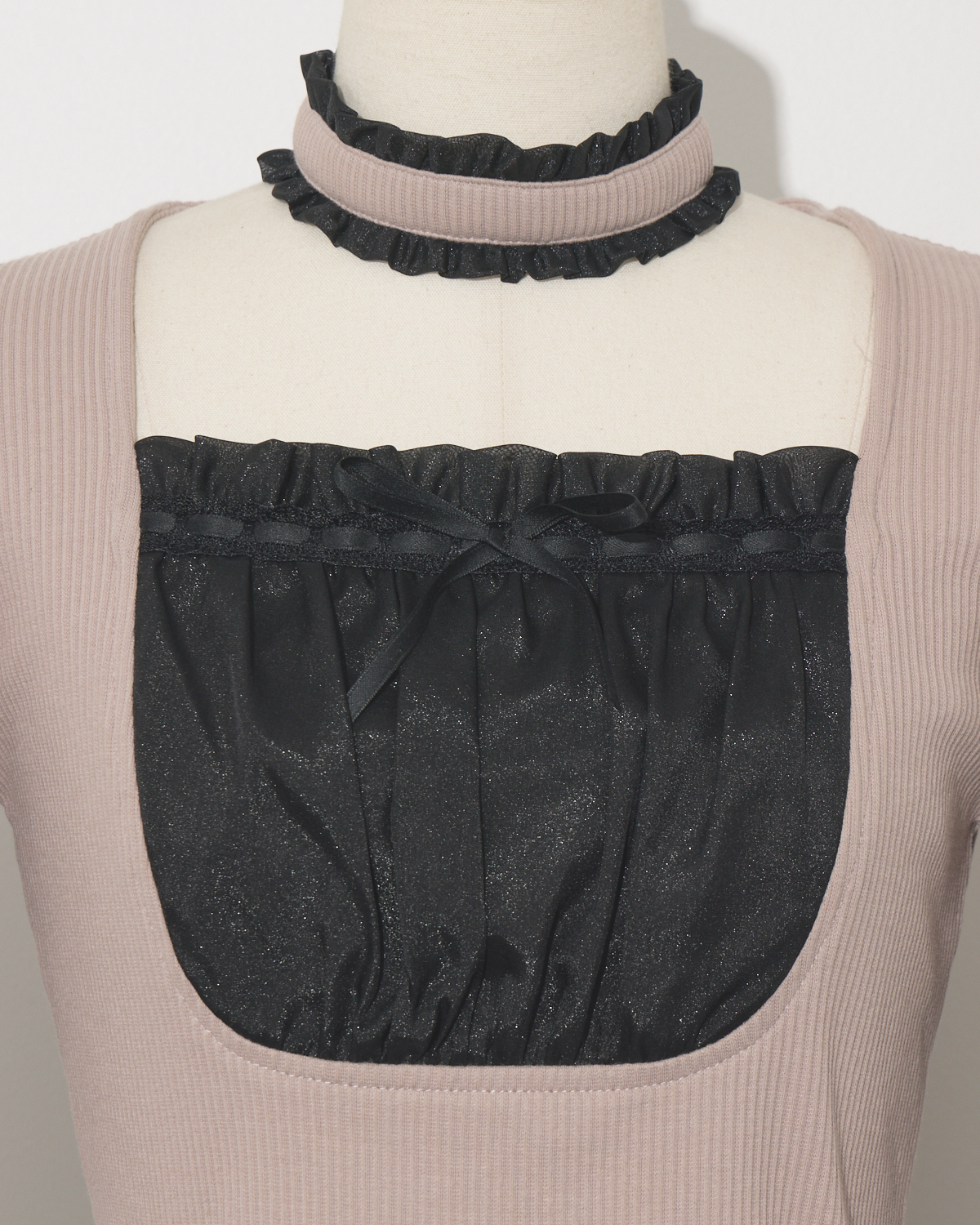 ラウンドフリルチョーカーカットソー