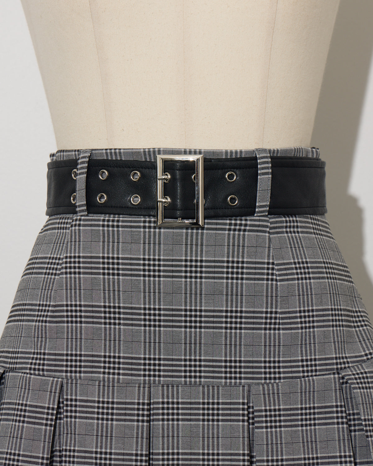 レザーベルトプリーツミニスカート