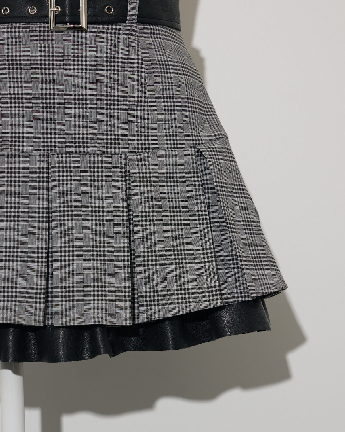 レザーベルトプリーツミニスカート
