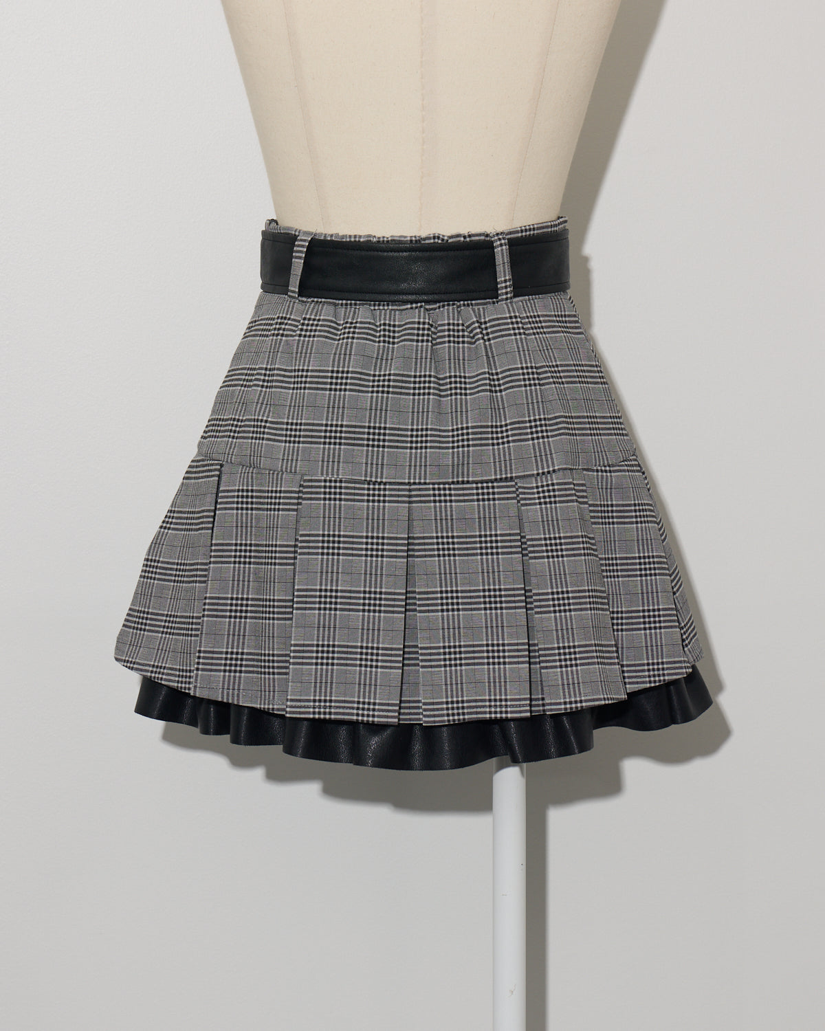 レザーベルトプリーツミニスカート