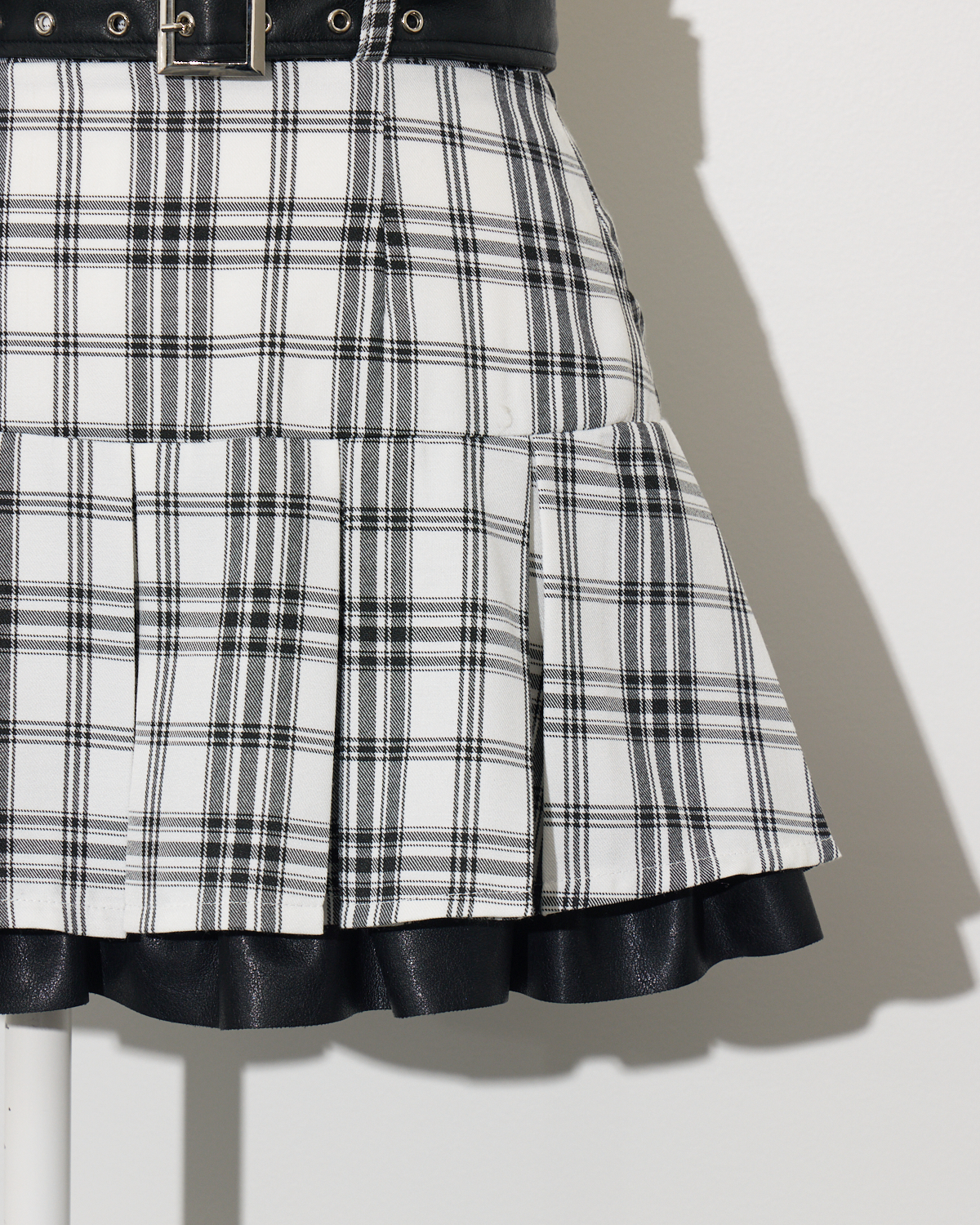 レザーベルトプリーツミニスカート