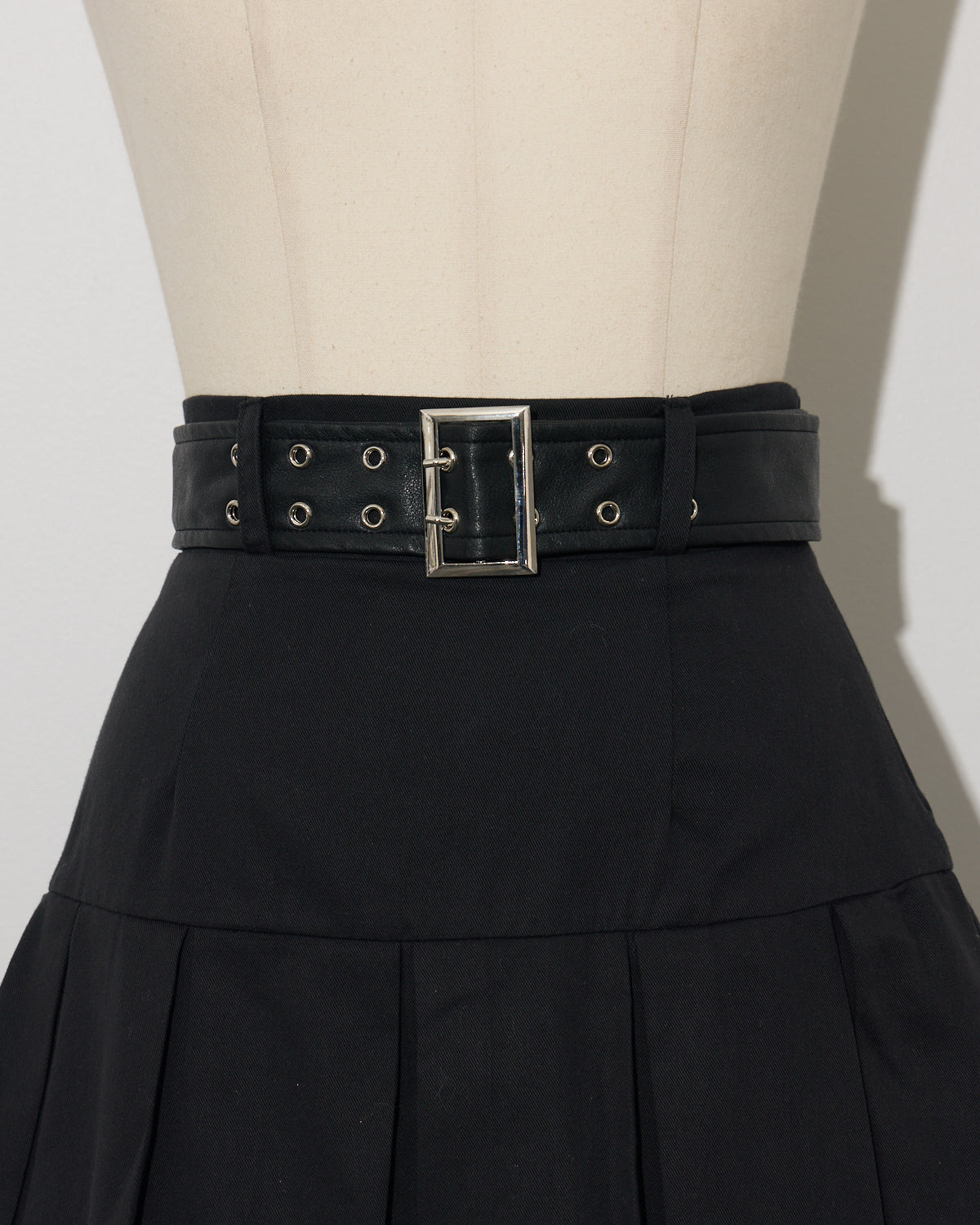 レザーベルトプリーツミニスカート